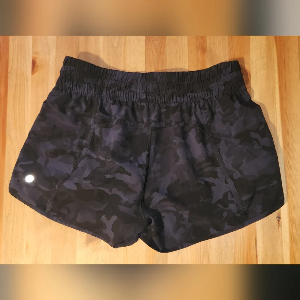 Lululemon Tracker Shorts Size 10 - Picture 3 of 4